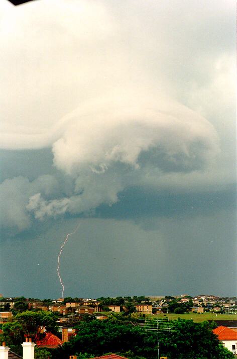 wallcloud thunderstorm_wall_cloud : Coogee, NSW   20 January 1990