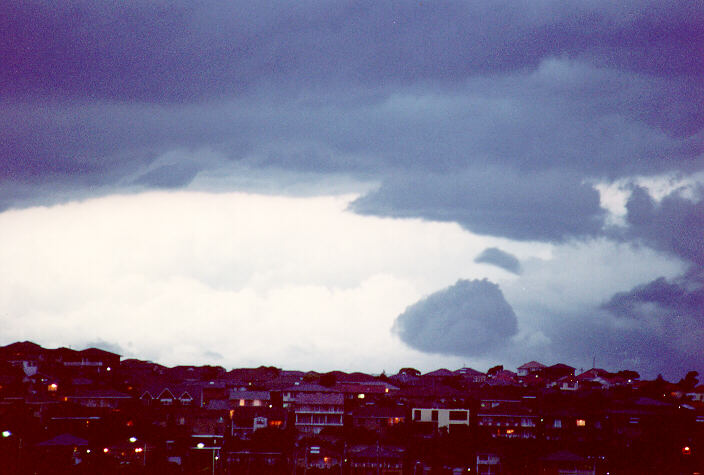 stratus stratus_cloud : Coogee, NSW   10 December 1990