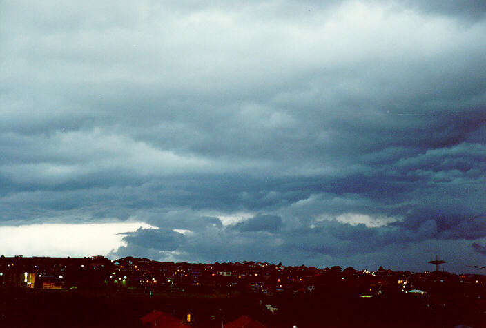 stratus stratus_cloud : Coogee, NSW   10 December 1990