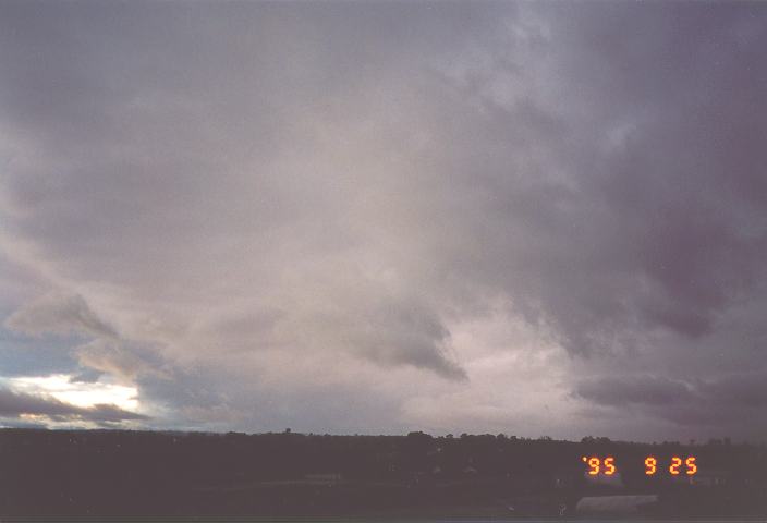 stratus stratus_cloud : Schofields, NSW   25 September 1995