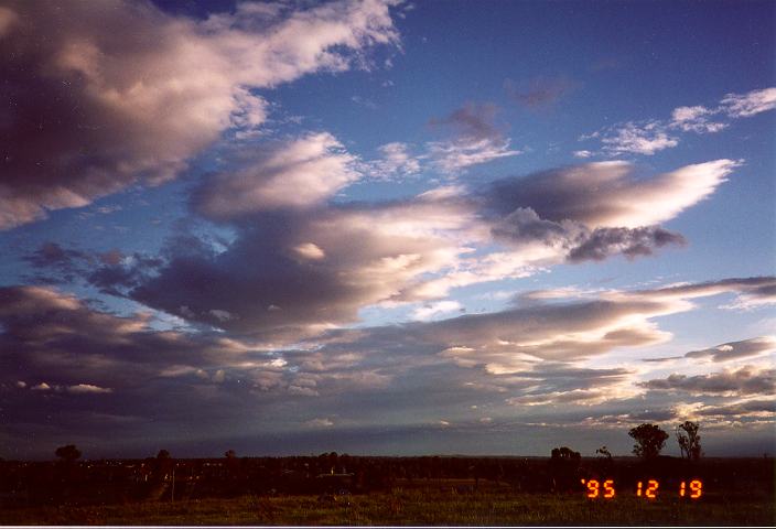 altocumulus lenticularis : Schofields, NSW   19 December 1995