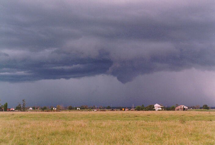 cumulonimbus thunderstorm_base : Ulmarra, NSW   15 January 1998