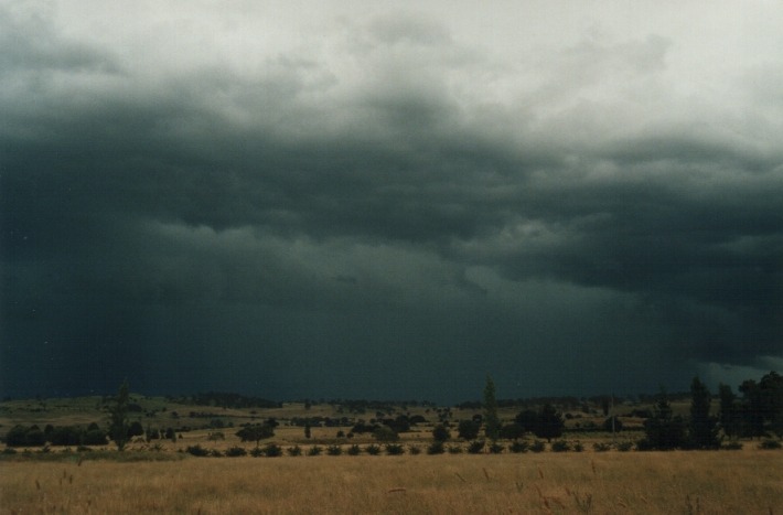 cumulonimbus thunderstorm_base : Glencoe, NSW   17 January 2000