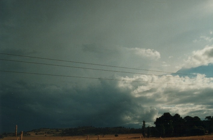 cumulonimbus thunderstorm_base : W of Glen Innes, NSW   17 January 2000