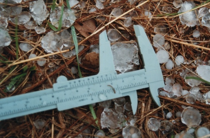 hailstones hail_stones : 20km E of Inverell, NSW   17 January 2000