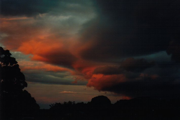 altocumulus lenticularis : Wollongbar, NSW   17 April 2000