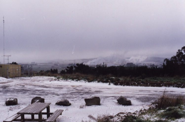 contributions received : Oberon, NSW<BR>Photo by Jeff Brislane   28 May 2000