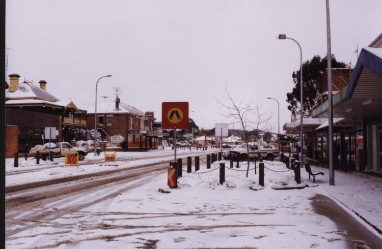 contributions received : Oberon, NSW<BR>Photo by Jeff Brislane   29 May 2000