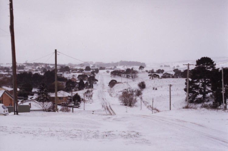 contributions received : Oberon, NSW<BR>Photo by Jeff Brislane   29 May 2000