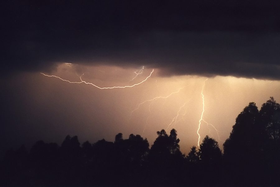 lightning lightning_bolts : McLeans Ridges, NSW   26 September 2000