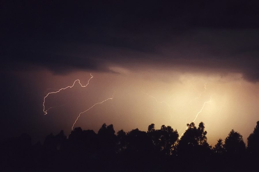 lightning lightning_bolts : McLeans Ridges, NSW   26 September 2000