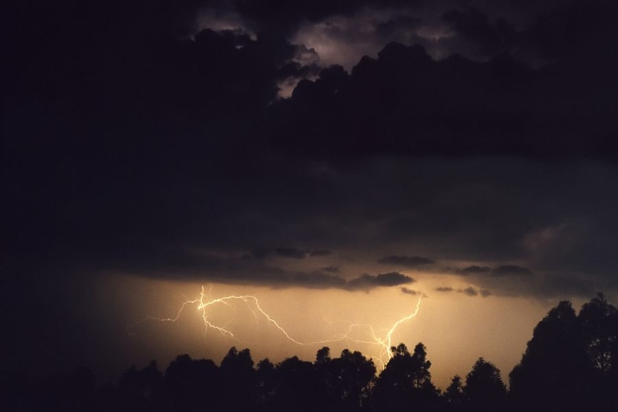 lightning lightning_bolts : McLeans Ridges, NSW   26 September 2000