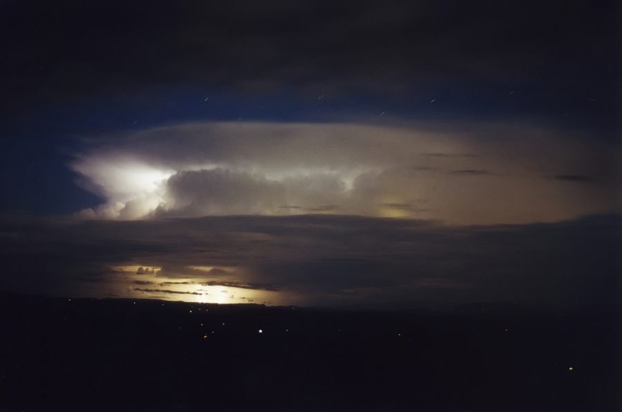thunderstorm cumulonimbus_incus : McLeans Ridges, NSW   16 October 2000