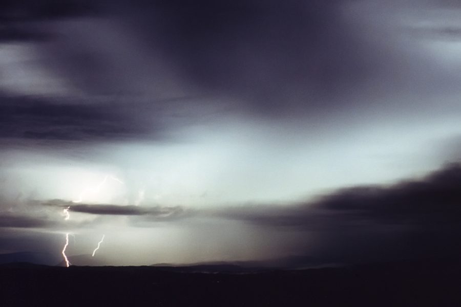 lightning lightning_bolts : McLeans Ridges, NSW   27 October 2000