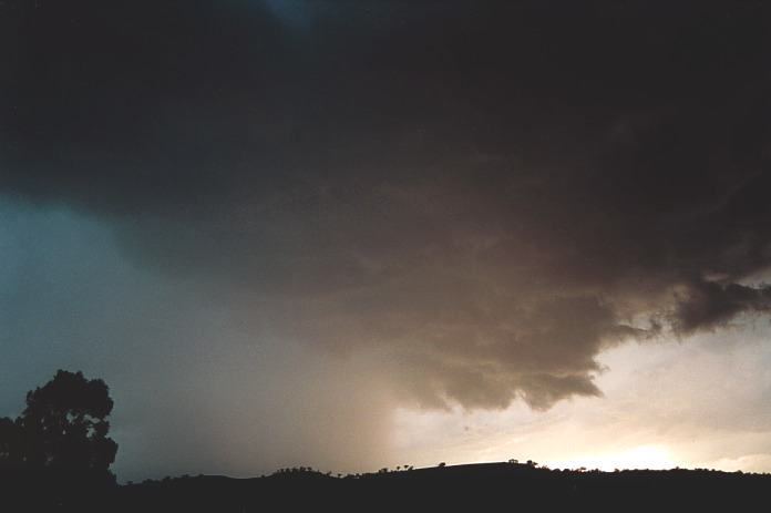 cumulonimbus thunderstorm_base : Willow Tree, NSW   3 November 2000
