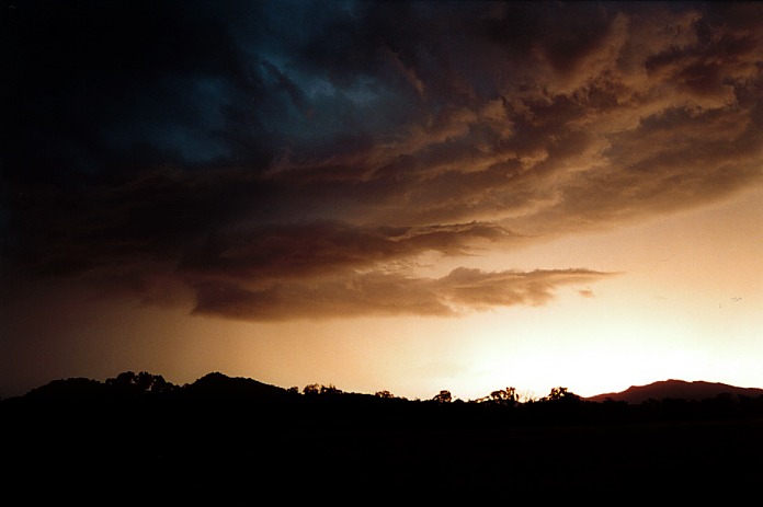 cumulonimbus thunderstorm_base : Wallabdah, NSW   3 November 2000