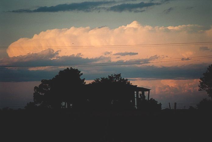 cumulonimbus supercell_thunderstorm : Grafton, NSW   4 November 2000