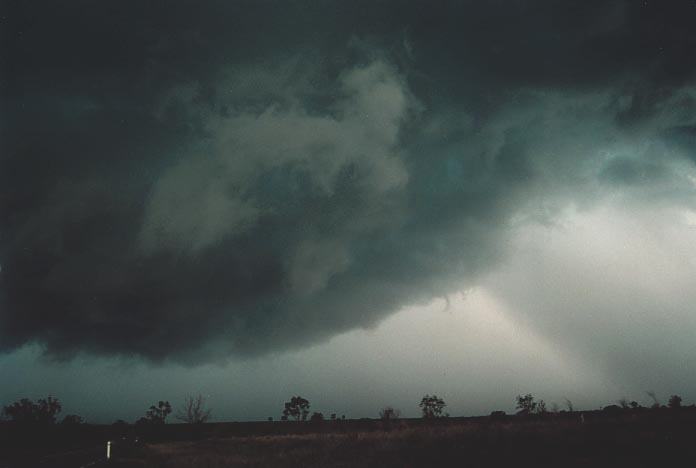 wallcloud thunderstorm_wall_cloud : N of Banana, Qld   21 November 2000