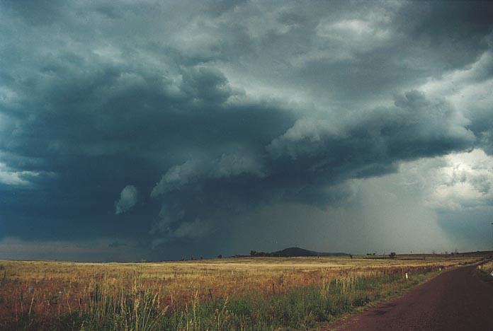 cumulonimbus supercell_thunderstorm : S of Muswellbrook, NSW   6 December 2000