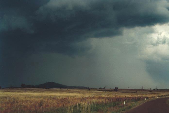 cumulonimbus supercell_thunderstorm : S of Muswellbrook, NSW   6 December 2000