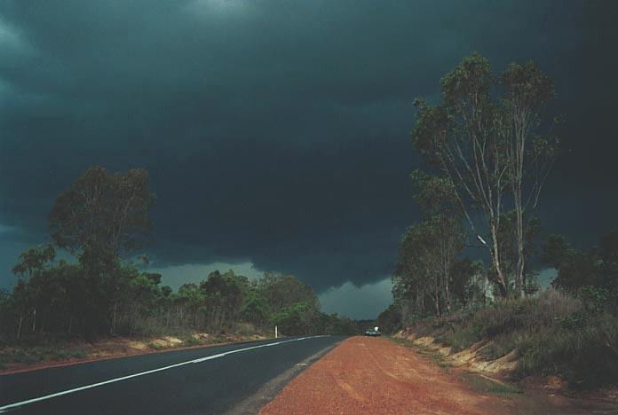wallcloud thunderstorm_wall_cloud : N of Grafton, NSW   8 December 2000