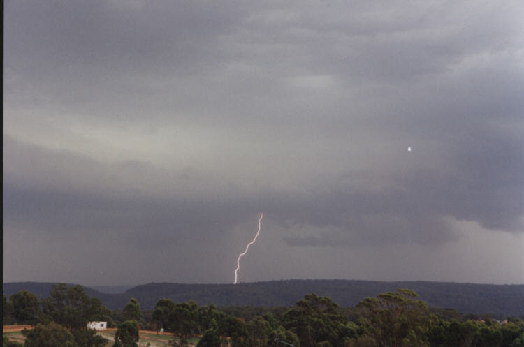 contributions received : Glenmore Park, NSW<BR>Photo by Jeff Brislane   18 December 2000