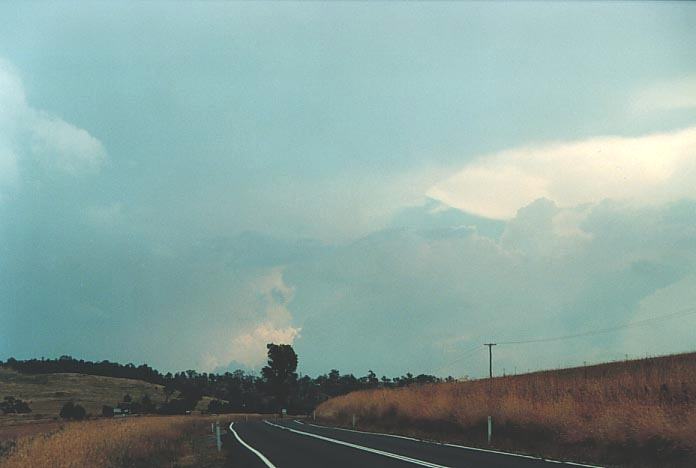 cumulonimbus thunderstorm_base : S of Lithgow, NSW   7 January 2001