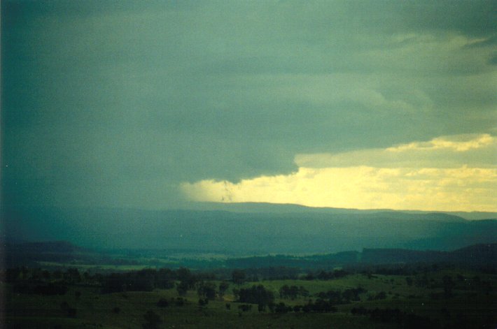 wallcloud thunderstorm_wall_cloud : Mallanganee NSW   8 January 2001