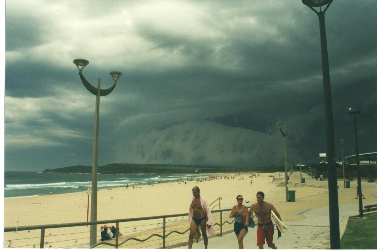 contributions received : Maroubra Beach, NSW<BR>Photo by Spencer Steinwede   28 February 2001