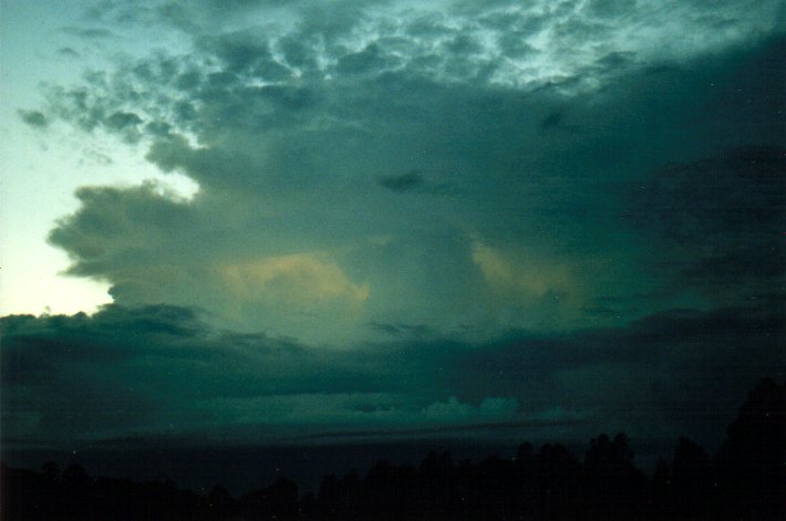 thunderstorm cumulonimbus_incus : McLeans Ridges, NSW   9 March 2001