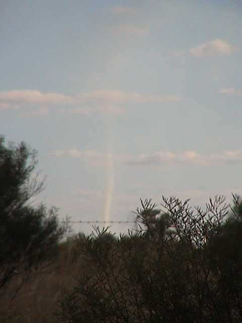 contributions received : Pink Lake, VIC<BR>Photo by Jamie Sanderson   22 March 2001