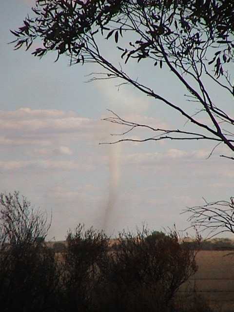 contributions received : Pink Lake, VIC<BR>Photo by Jamie Sanderson   22 March 2001