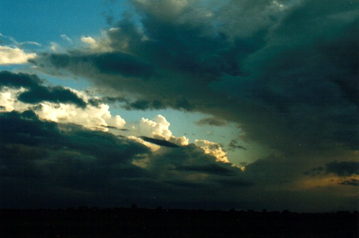 thunderstorm cumulonimbus_calvus : E of Casino, NSW   28 April 2001