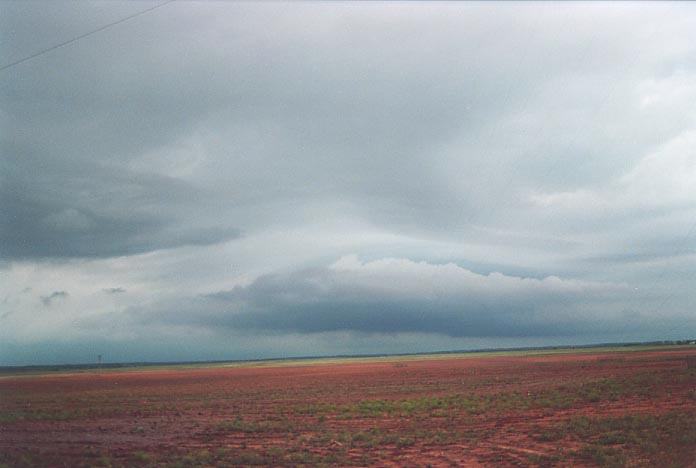 wallcloud thunderstorm_wall_cloud : near Oklahoma border, USA   19 May 2001