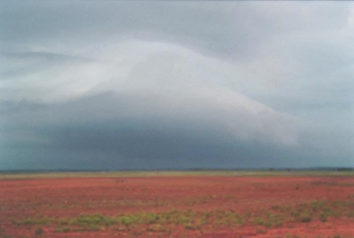 wallcloud thunderstorm_wall_cloud : further E of Oklahoma border, USA   19 May 2001