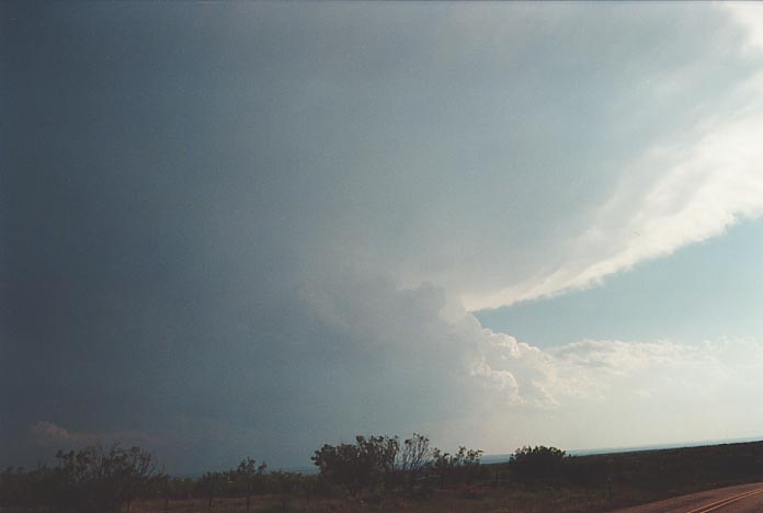 anvil thunderstorm_anvils : SW of Childress, Texas, USA   26 May 2001