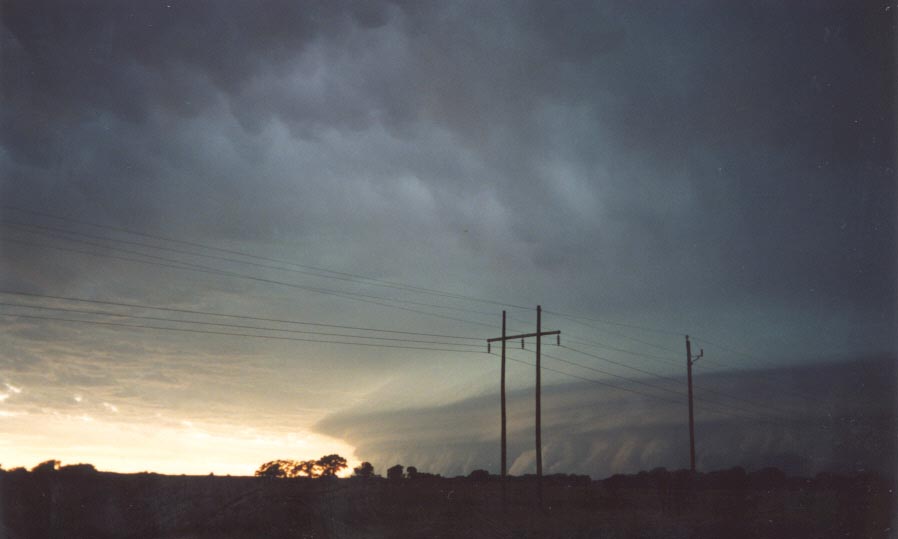 cumulonimbus thunderstorm_base : Woodward, Oklahoma, USA   27 May 2001