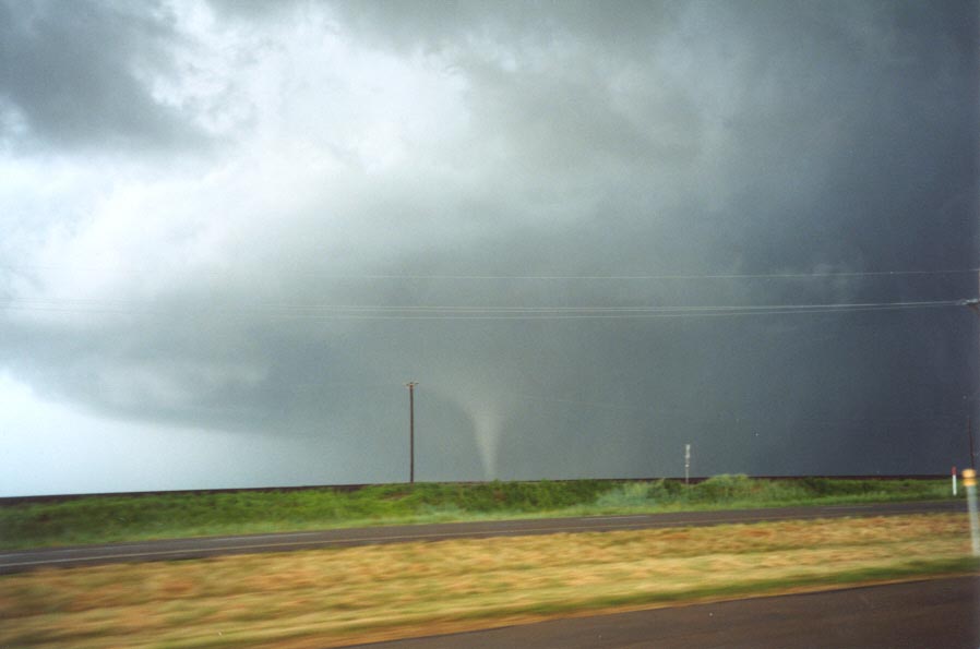 wallcloud thunderstorm_wall_cloud : near White Deer, Texas, USA   29 May 2001