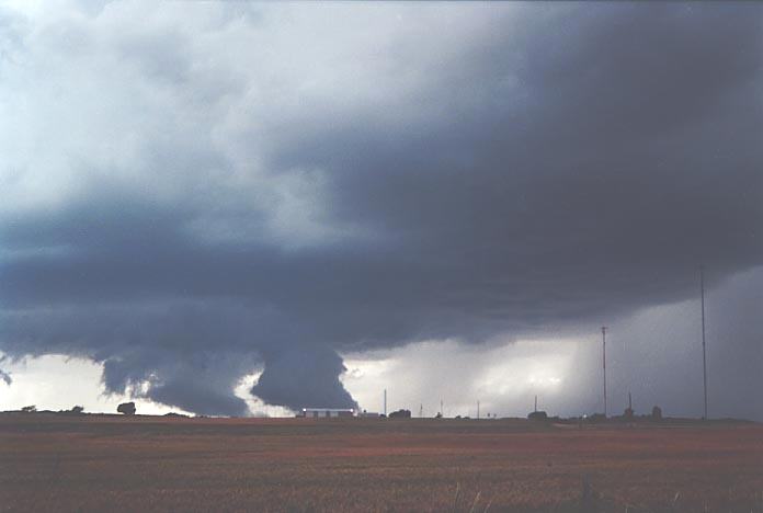 cumulonimbus supercell_thunderstorm : S of Woodward, Oklahoma, USA   5 June 2001