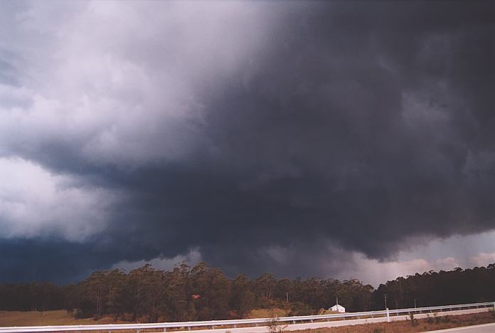 cumulonimbus thunderstorm_base : N of Bulahdelah, NSW   3 October 2001