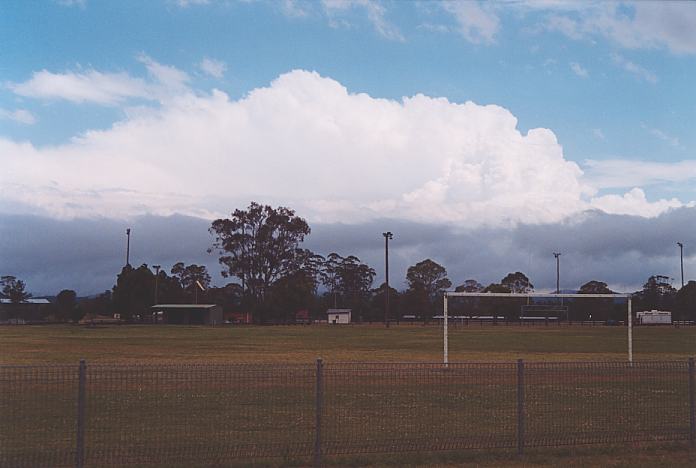 thunderstorm cumulonimbus_calvus : Booral, NSW   11 November 2001