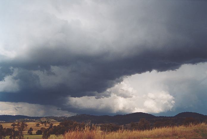 cumulonimbus thunderstorm_base : Wingen, NSW   18 November 2001