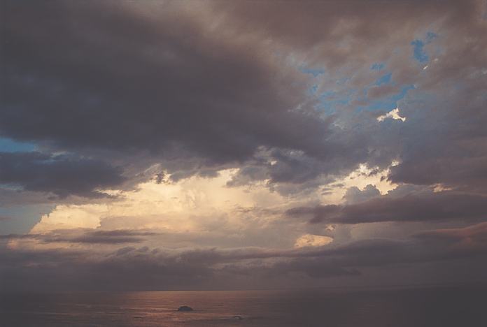 cumulonimbus supercell_thunderstorm : Port Macquarie, NSW   22 December 2001