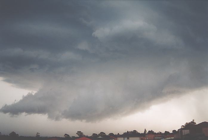 wallcloud thunderstorm_wall_cloud : Liverpool, NSW   16 February 2002