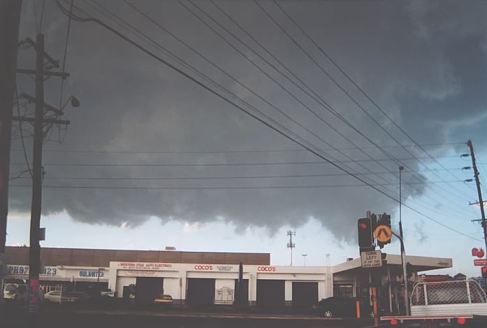 wallcloud thunderstorm_wall_cloud : Smithfield, NSW   16 February 2002