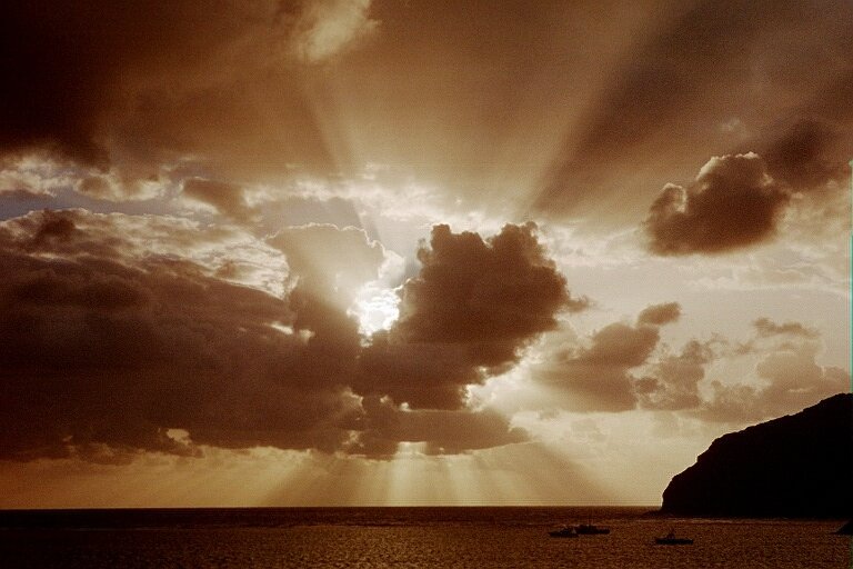 contributions received : Lord Howe Island, NSW<BR>Photo by Susan Hincks   1 March 2002