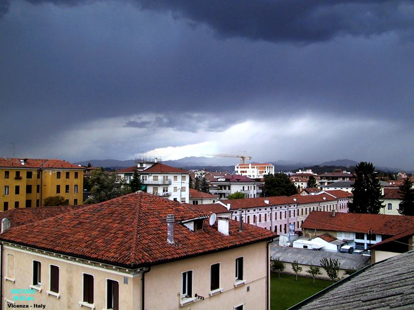 contributions received : Vicenza, Italy<BR>Photo by Giorgio Bazzocchi   5 July 2002