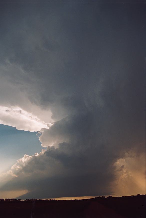 thunderstorm cumulonimbus_incus : near Newcastle, Texas, USA   12 June 2003