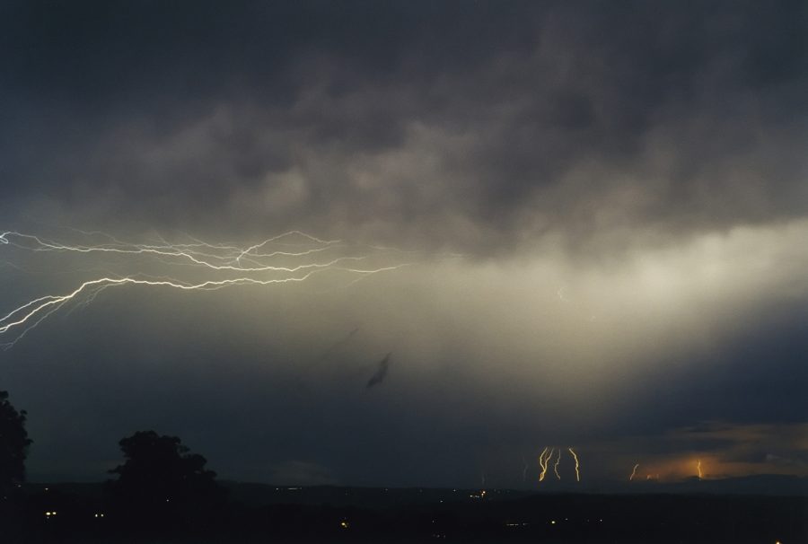 lightning lightning_bolts : McLeans Ridges, NSW   27 January 2004