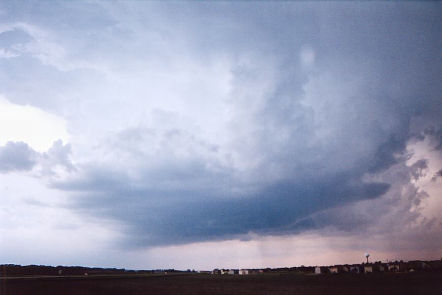 cumulonimbus supercell_thunderstorm : NW of Sioux City, South Dakota, USA   9 May 2004